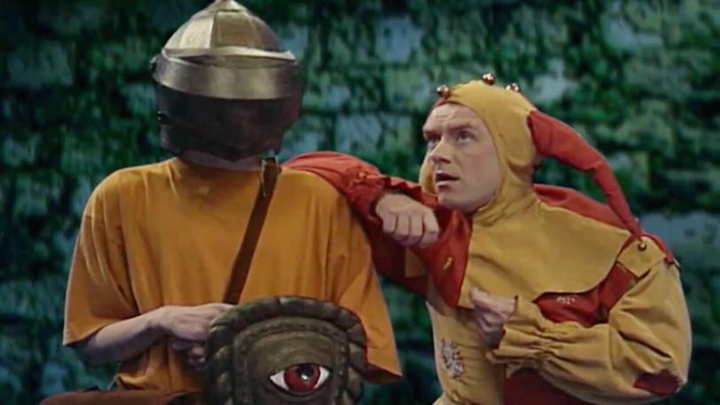Motley (played by Paul Valentine) with Richard, first dungeoneer of Knightmare Series 8 (1994).