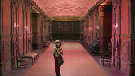 An ornate palace corridor, part of Witch Haven, as seen in Series 6 of Knightmare (1992).