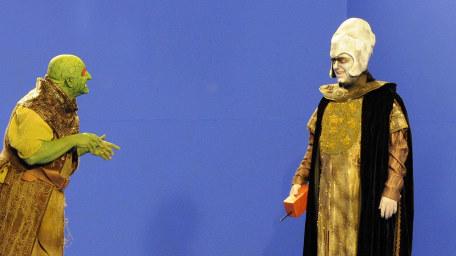 Lord Fear (Mark Knight) and Lissard (Cliff Barry) on the blue screen void during the 2013 Geek Week episode of Knightmare.