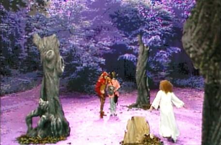 Knightmare Series 4 Team 1. Mellisandre demonstrates a route to a hidden exit.