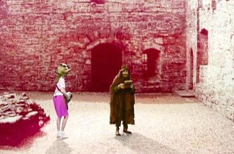 Knightmare Series 5 Team 5. Sylvester Hands takes a box from Jenna.