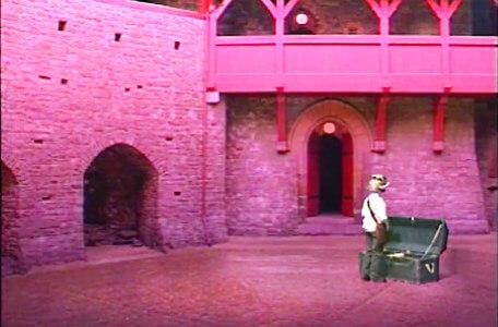 Knightmare Series 5 Team 6. A chest appears in a courtyard.